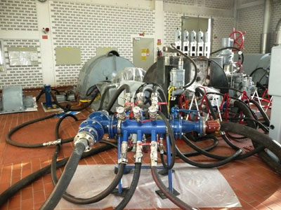 Manifolds and temporary connections on a small steam turbine Manifolds and temporary connections on a small steam turbine