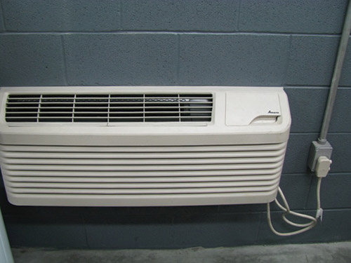 The mill’s lube room is equipped with an HVAC unit, which provides positive pressure, a constant temperature range and low humidity. The mill’s lube room is equipped with an HVAC unit, which provides positive pressure, a constant temperature range and low humidity.