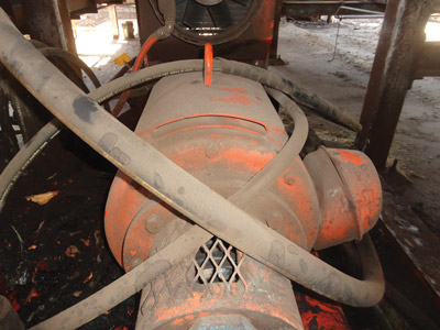 Hoses that are too long may rub on another hose or other structure. Hoses that are too long may rub on another hose or other structure.