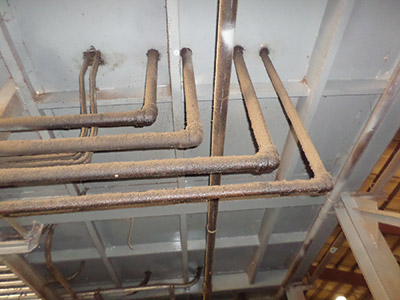 The use of 90-degree fittings in piping and tubing should be avoided when plumbing a system. The use of 90-degree fittings in piping and tubing should be avoided when plumbing a system.