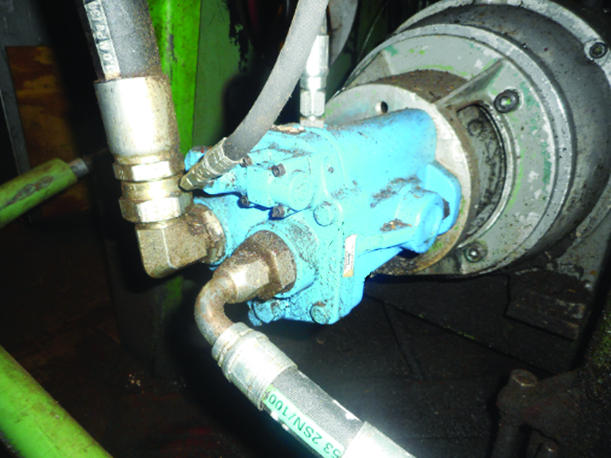 An arrow on the gear pump’s housing indicates the direction of rotation. An arrow on the gear pump’s housing indicates the direction of rotation.