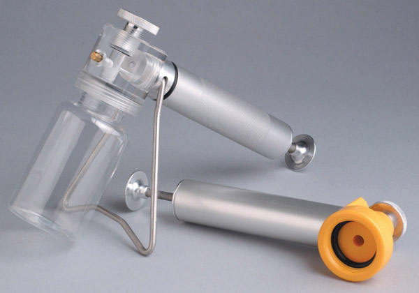 Vacuum pumps extract an oil sample from a sample port. When used in combination with a sample port adapter and disposable containers and tubing, they can extract contamination-free oil samples from the most representative locations. Vacuum pumps extract an oil sample from a sample port. When used in combination with a sample port adapter and disposable containers and tubing, they can extract contamination-free oil samples from the most representative locations.