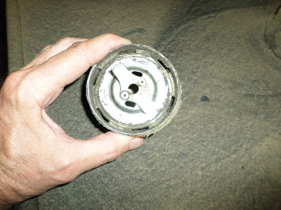 Some hydraulic units have an in-expensive breather that doubles as a fill cap.