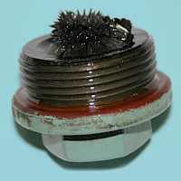 Lube tips magnetic plug