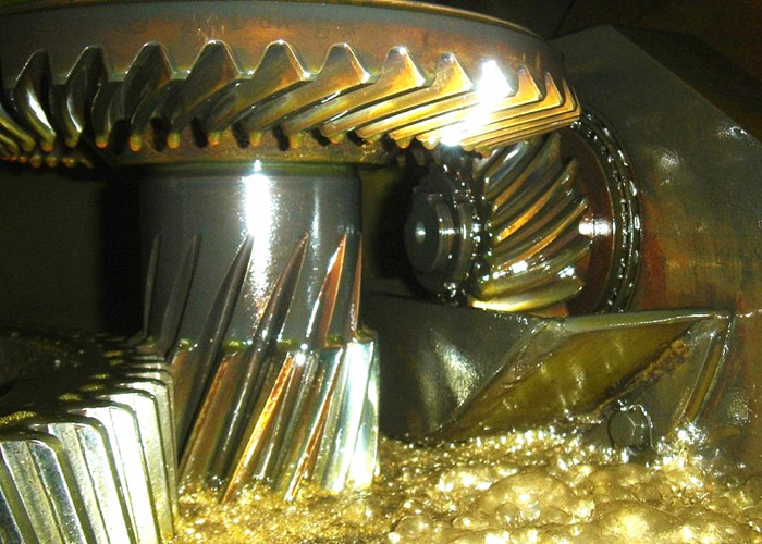 Foaming oil gearbox