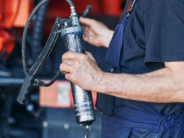 How the Right Lubrication Tools and Hardware Influence Machine Reliability